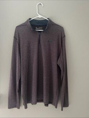 Under armour light weight 1/4 zip up. Mens size 2xl